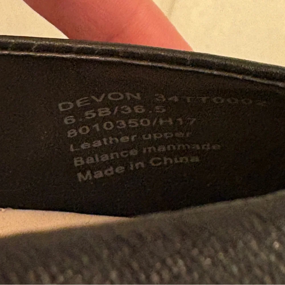 Taryn Rose Devon Napa Flats in Black Size 6.5